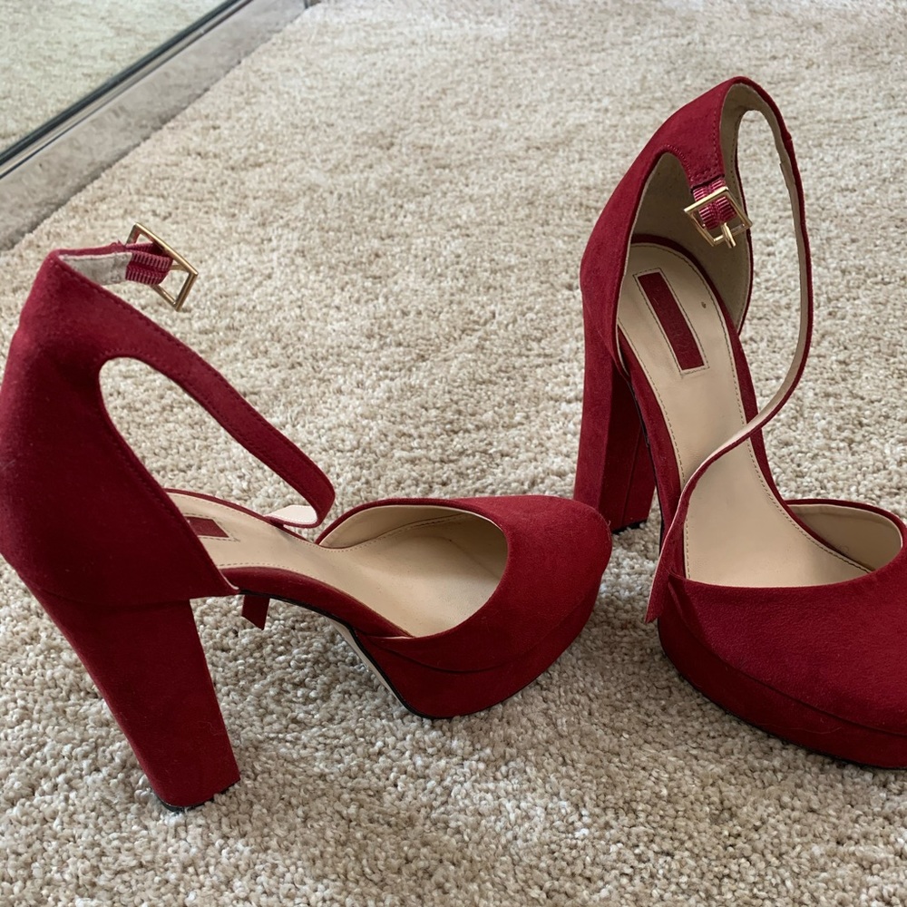 Red heels - Picture 2 of 3